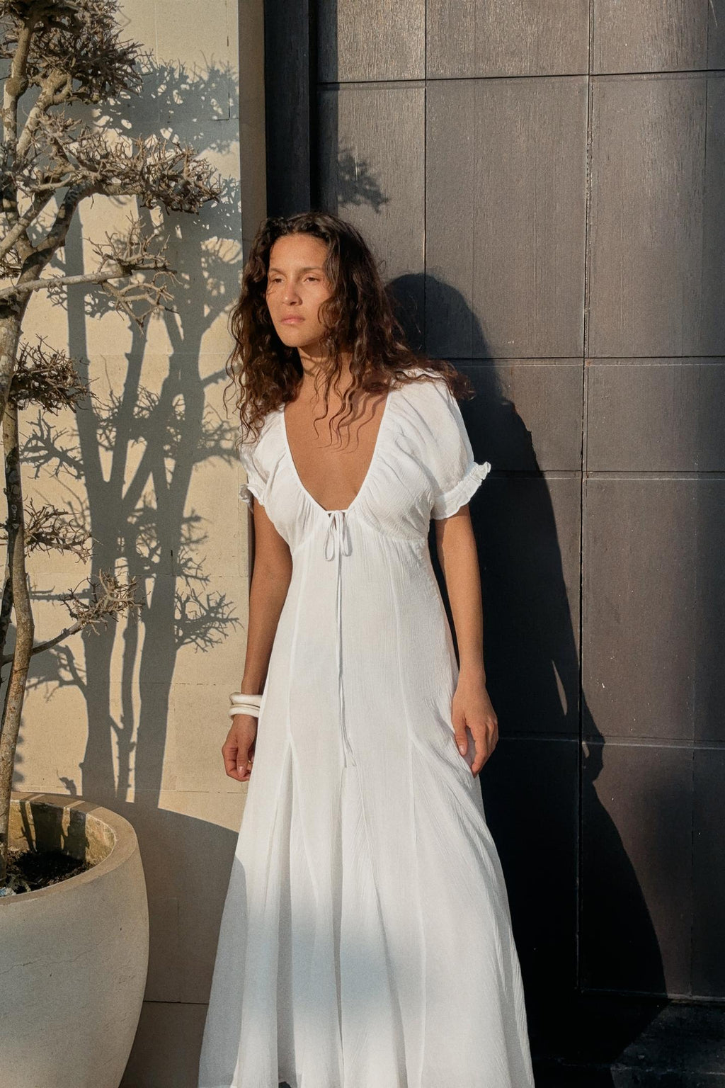 Robe mi-longue en gaze avec godets blanc