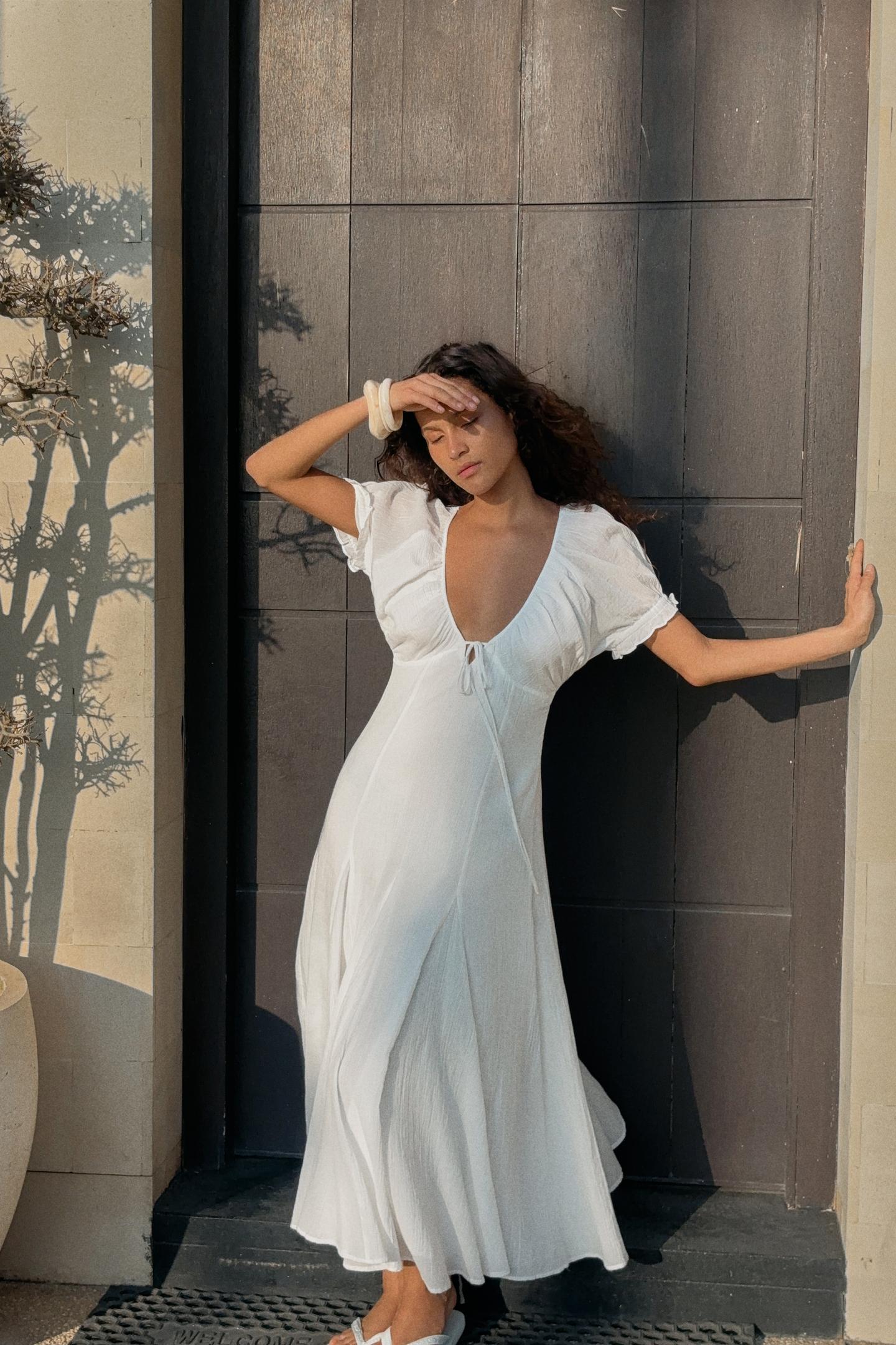 Robe mi-longue en gaze avec godets blanc