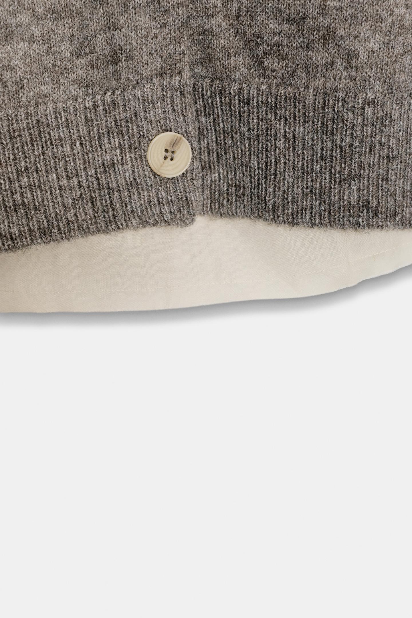 GILET EN MAILLE BIMATIÈRE AVEC CEINTURE