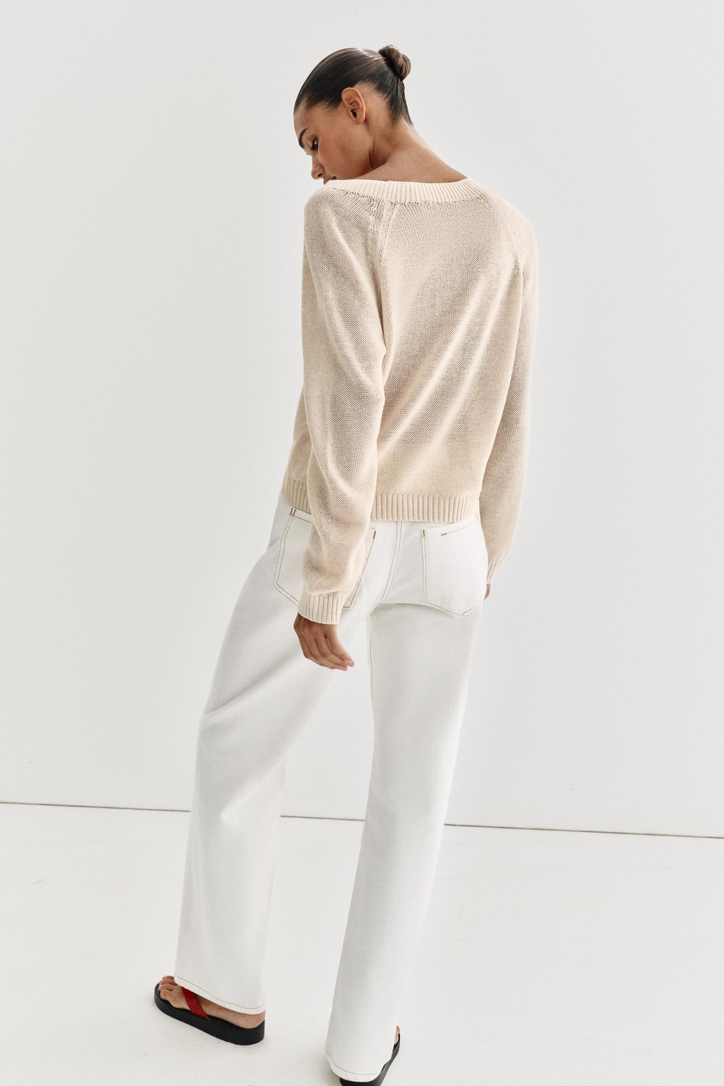 PULL EN MAILLE À BOUTONS
