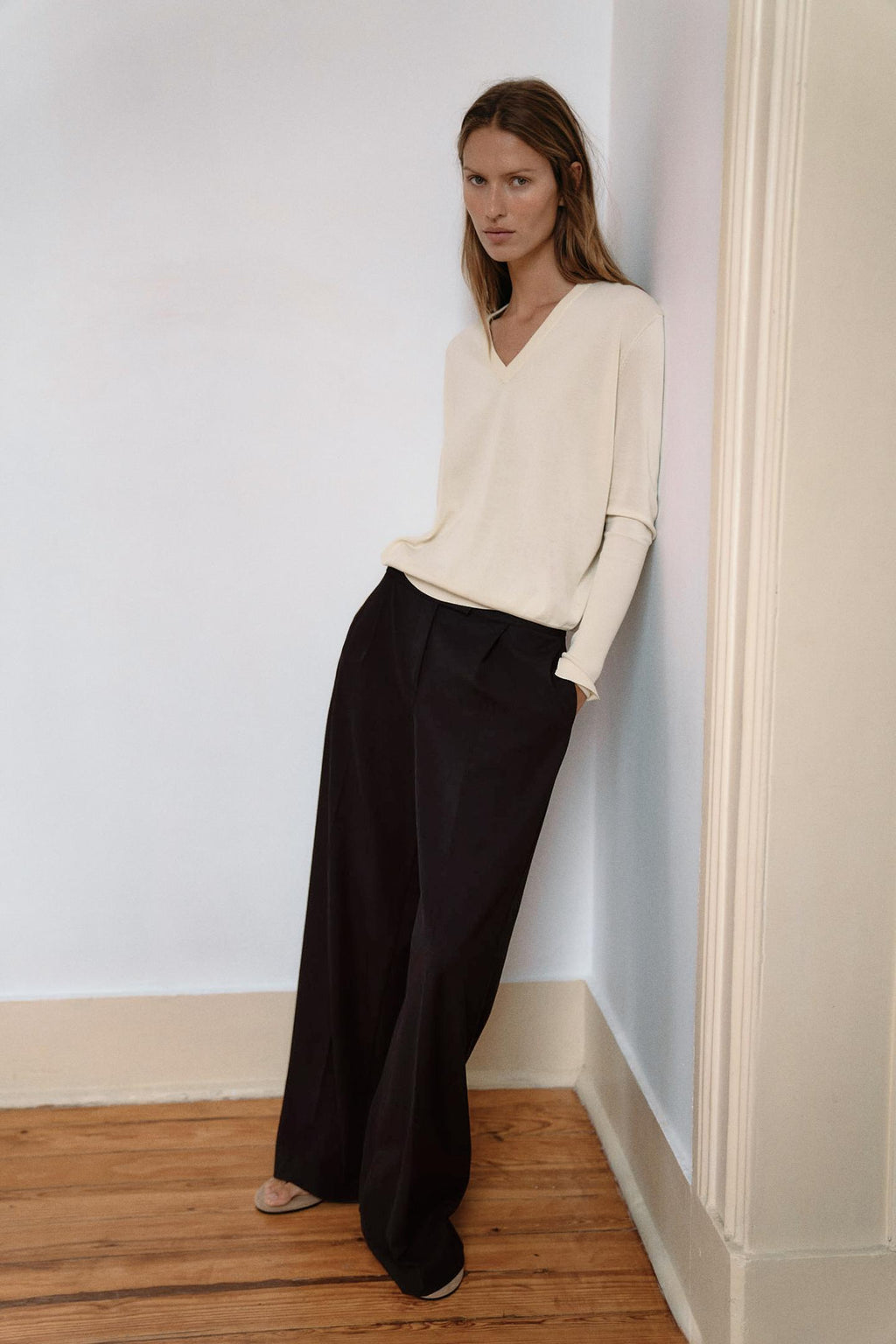 PULL EN MAILLES EXTRAFINES À COL EN V