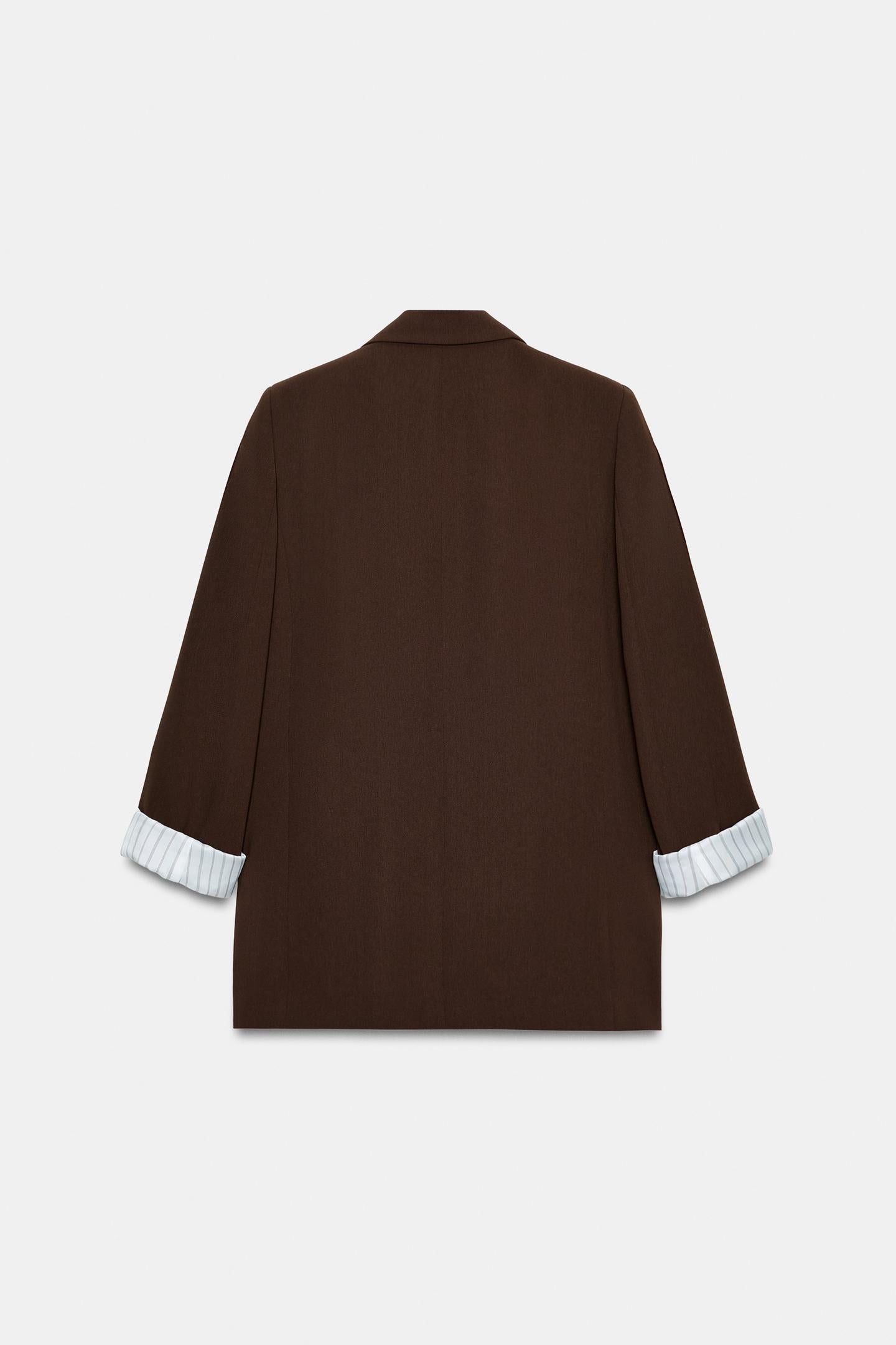 VESTE À MANCHES RETROUSSÉES ET POIGNETS IMPRIMÉS