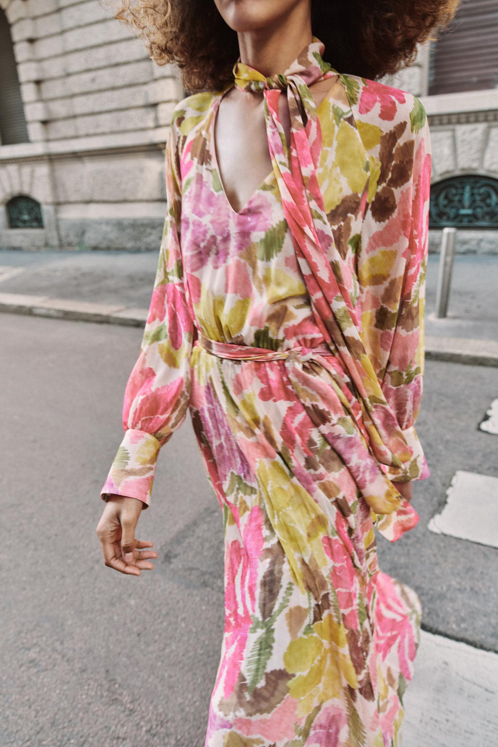 Robe imprimée fleurie avec ceinture à nœud
