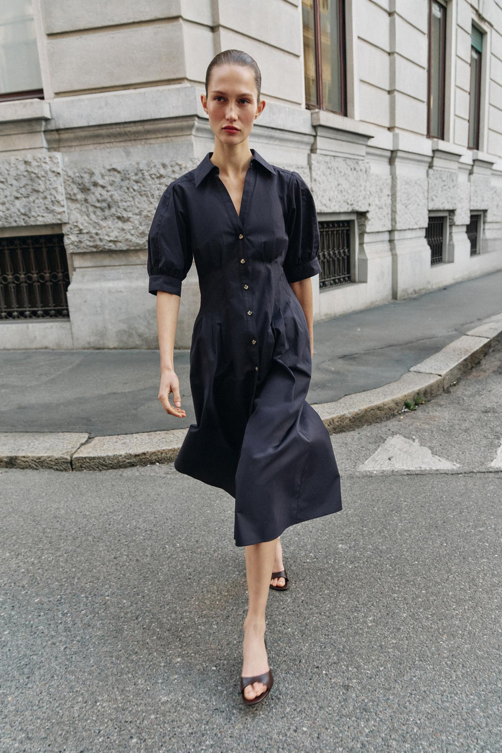 ROBE MI-LONGUE EN POPELINE À MANCHES BOUFFANTES