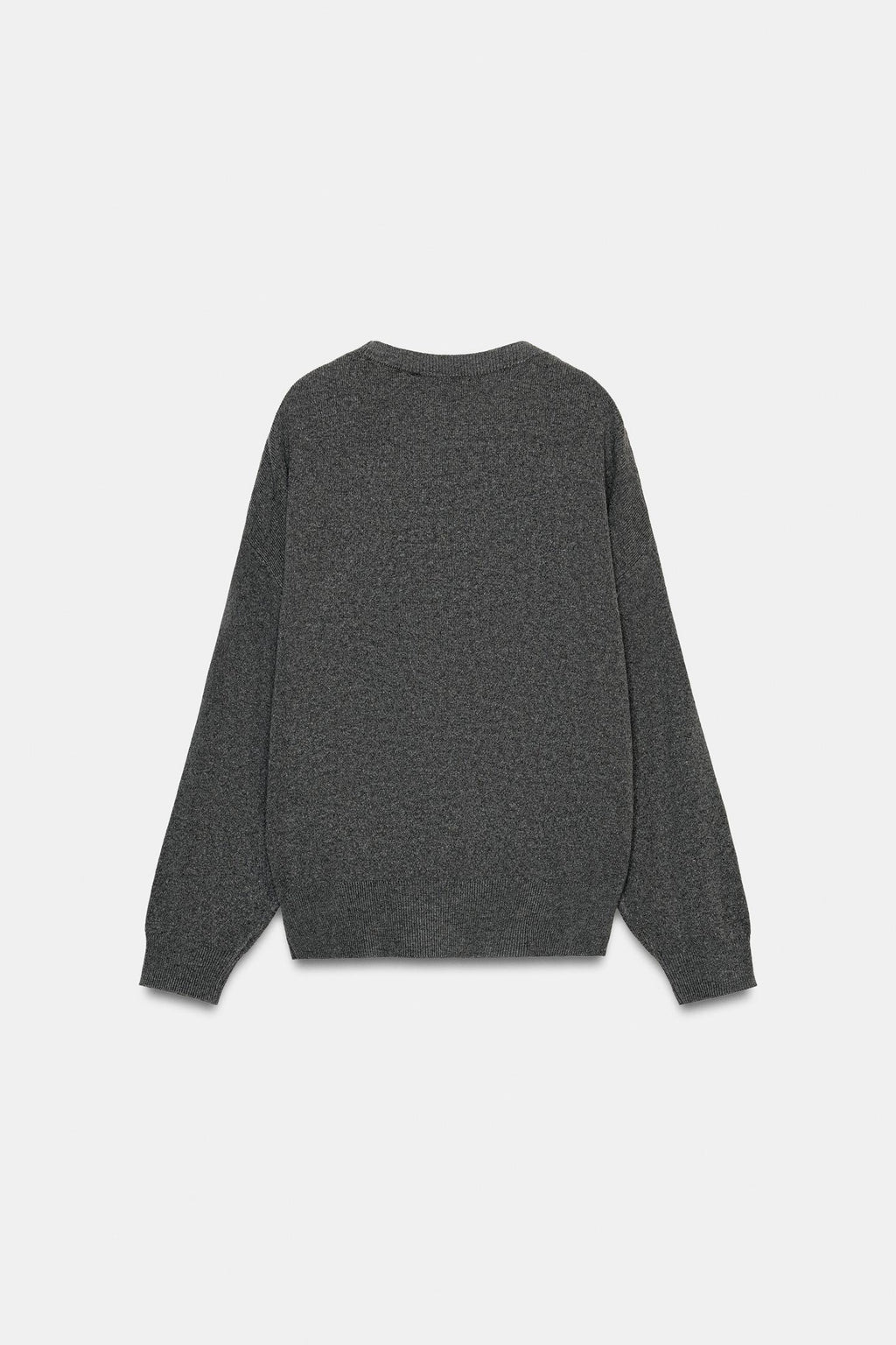 PULL EN MAILLE AVEC DÉCOLLETÉ PRONONCÉ