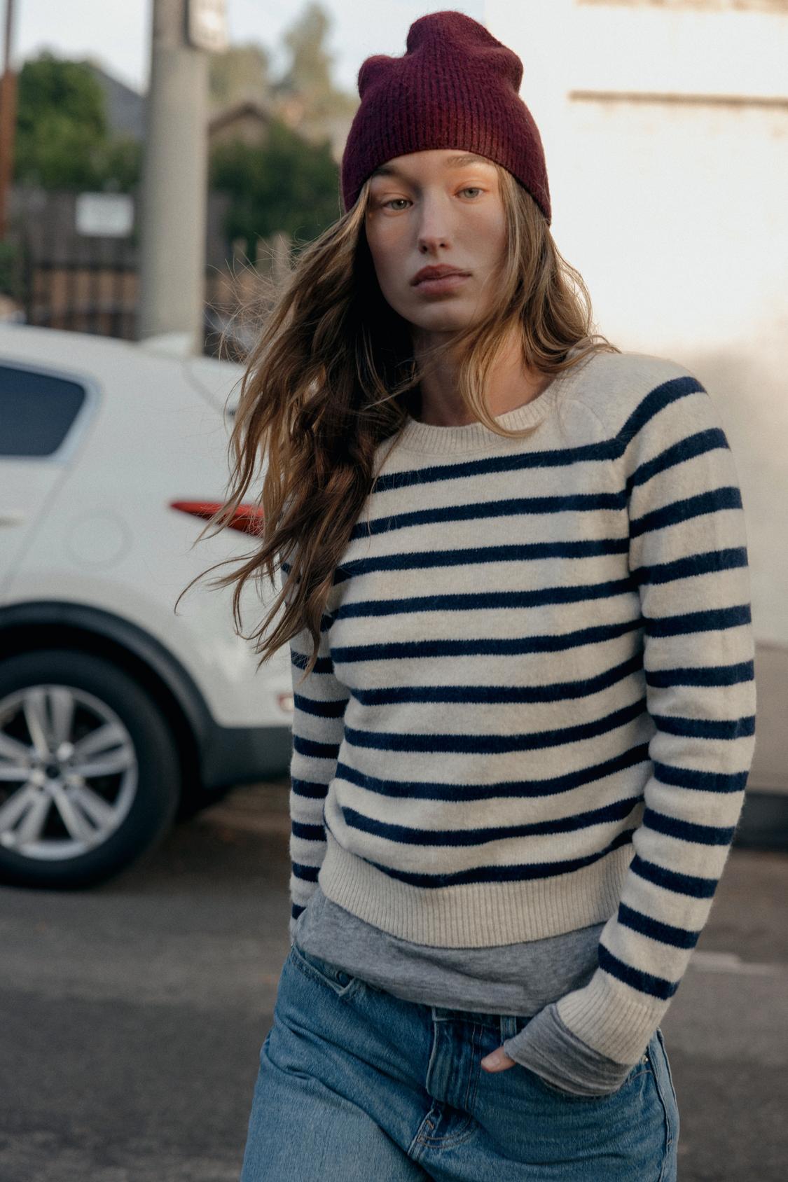 PULL EN MAILLE À RAYURES