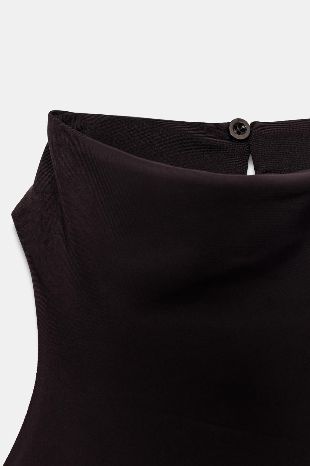 ROBE HALTER EN DENTELLE