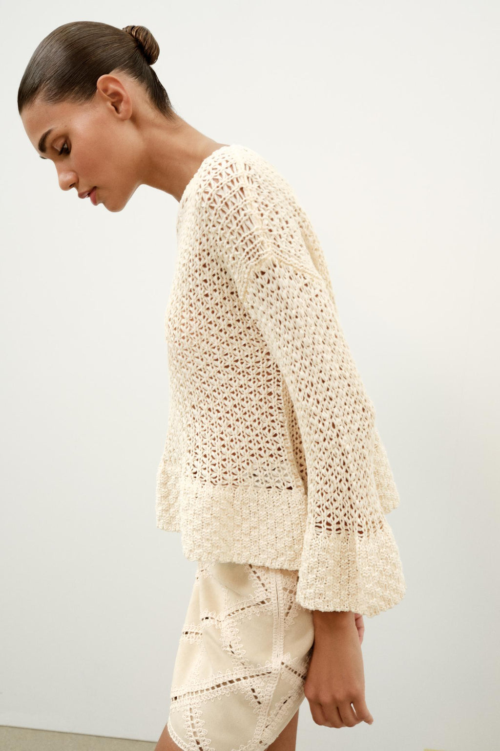 PULL EN MAILLE À VOLANTS