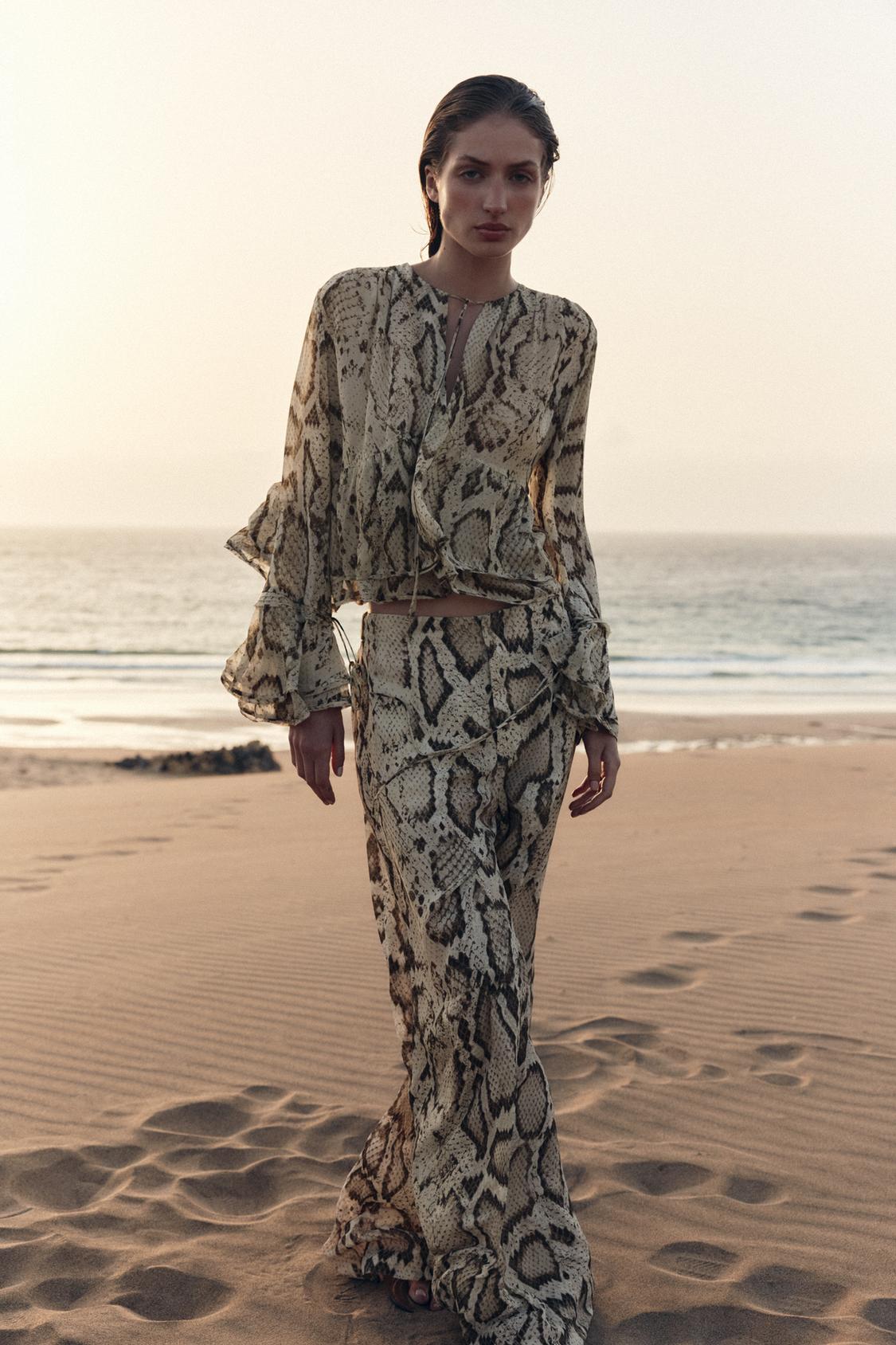SEMI-TRANSPARENTE BLUSE MIT ANIMAL-PRINT