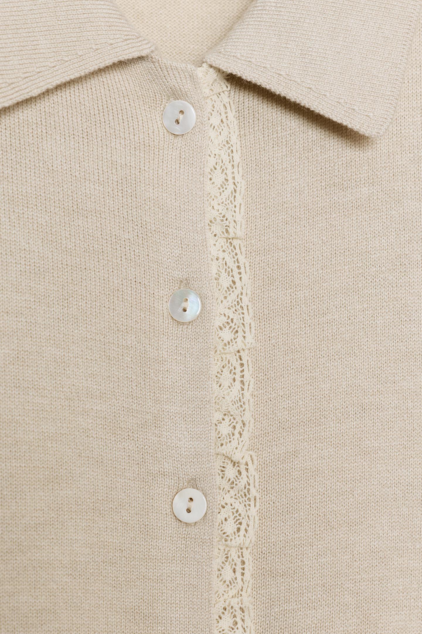 GILET À MANCHES COURTES EN MAILLE AVEC DENTELLE