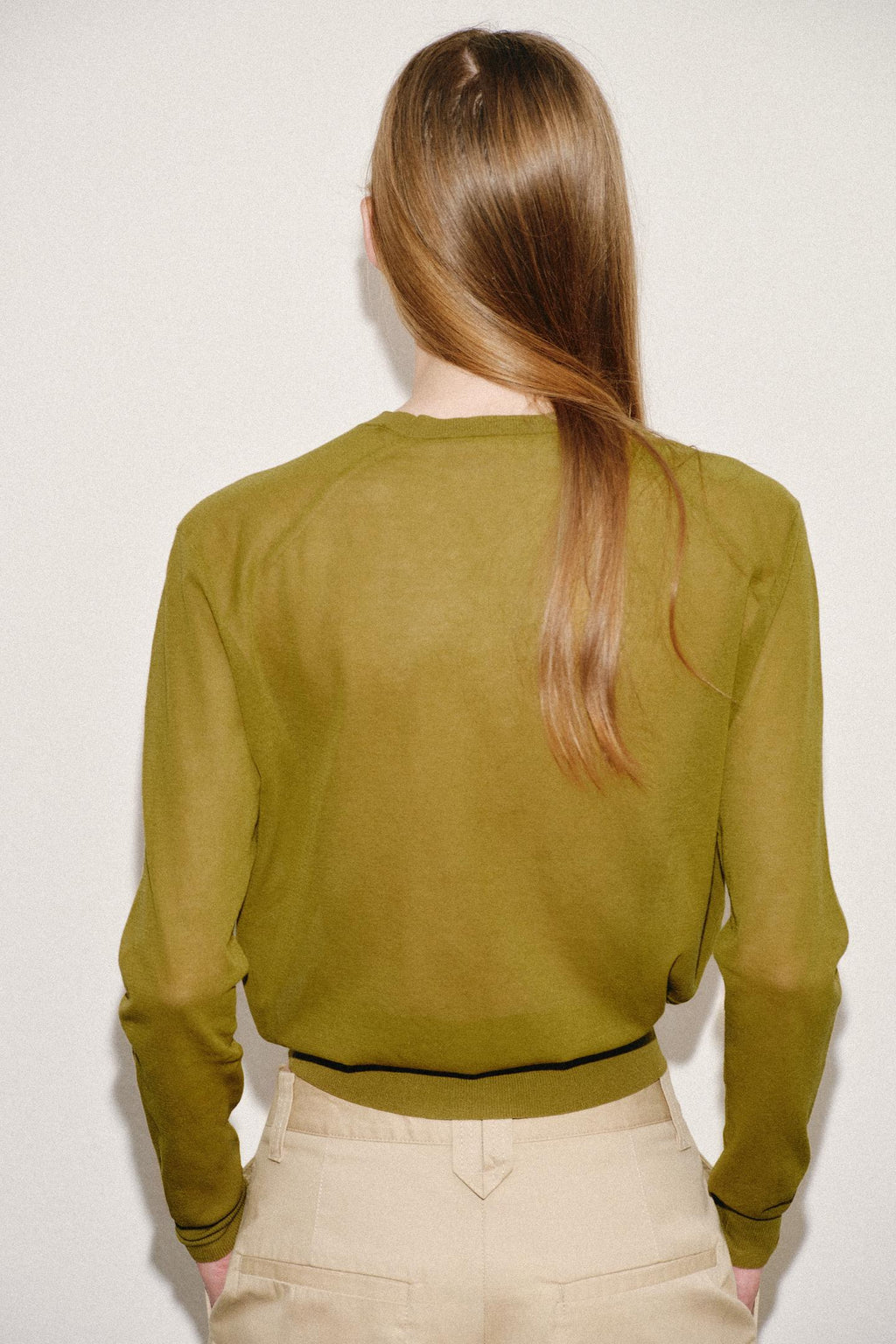 PULL EN MAILLE AVEC COUTURES AUX ÉPAULES