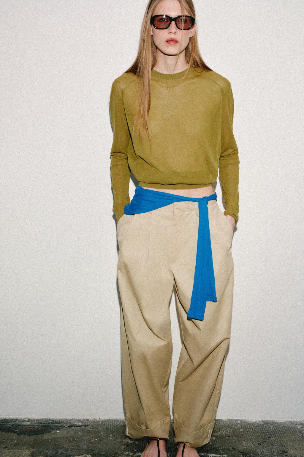 PULL EN MAILLE AVEC COUTURES AUX ÉPAULES