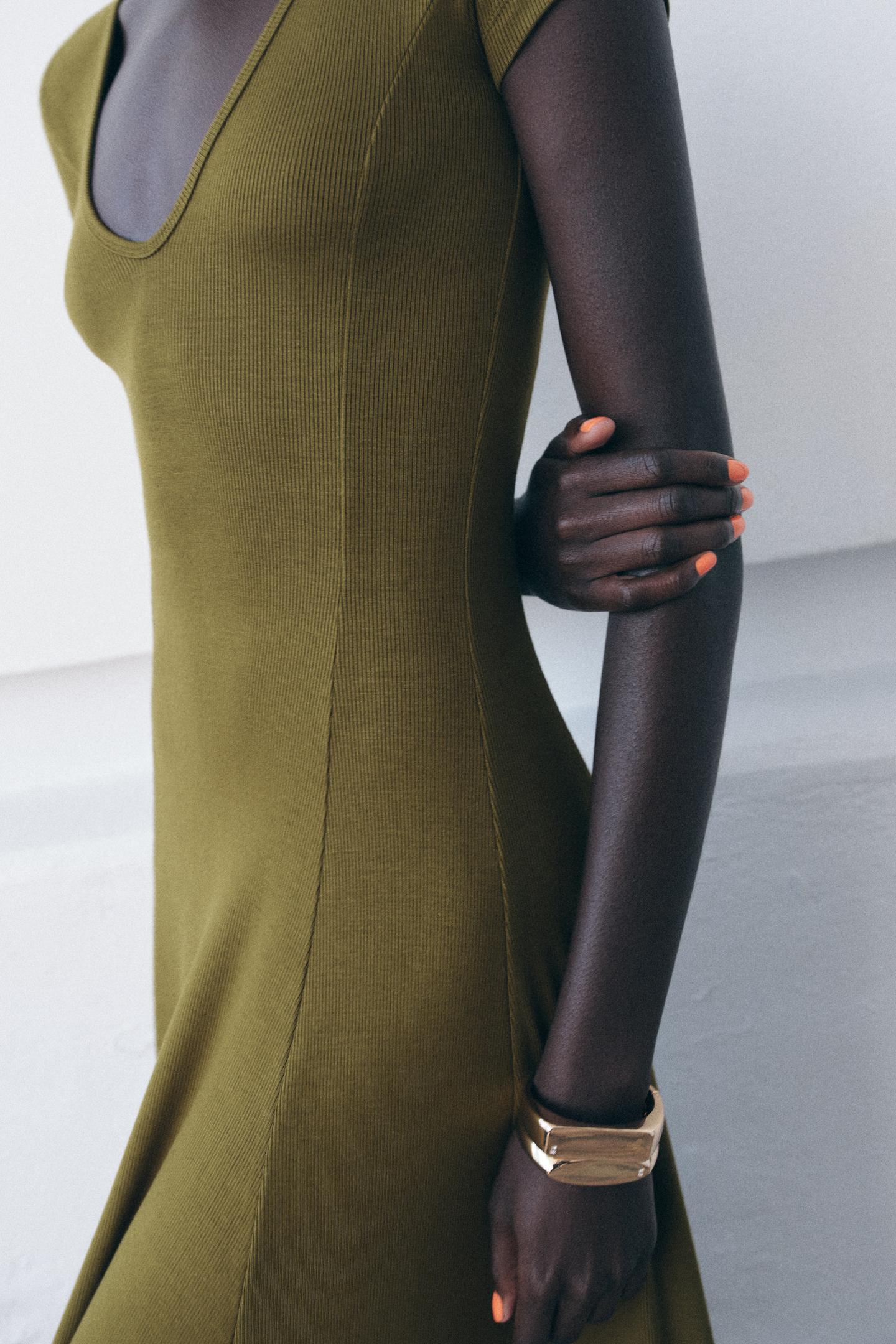 ROBE LONGUE CÔTELÉE