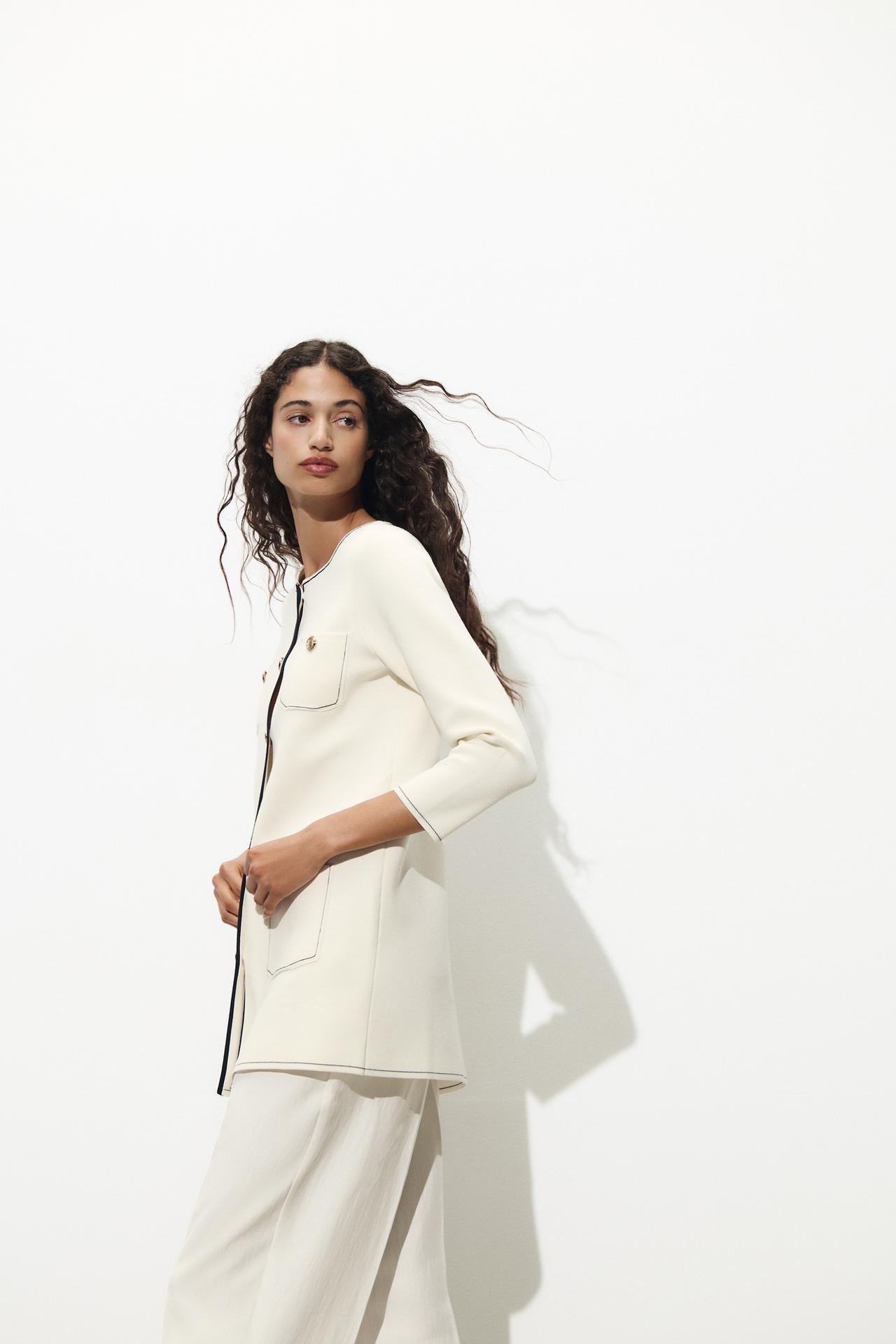LANGE STRICKJACKE MIT KONTRASTDETAILS ELFENBEIN