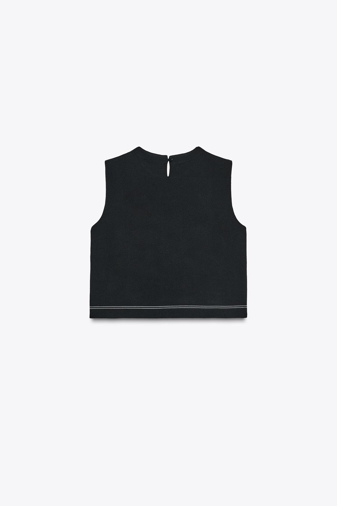 ÄRMELLOSES STRICKTOP MIT RUNDAUSSCHNITT