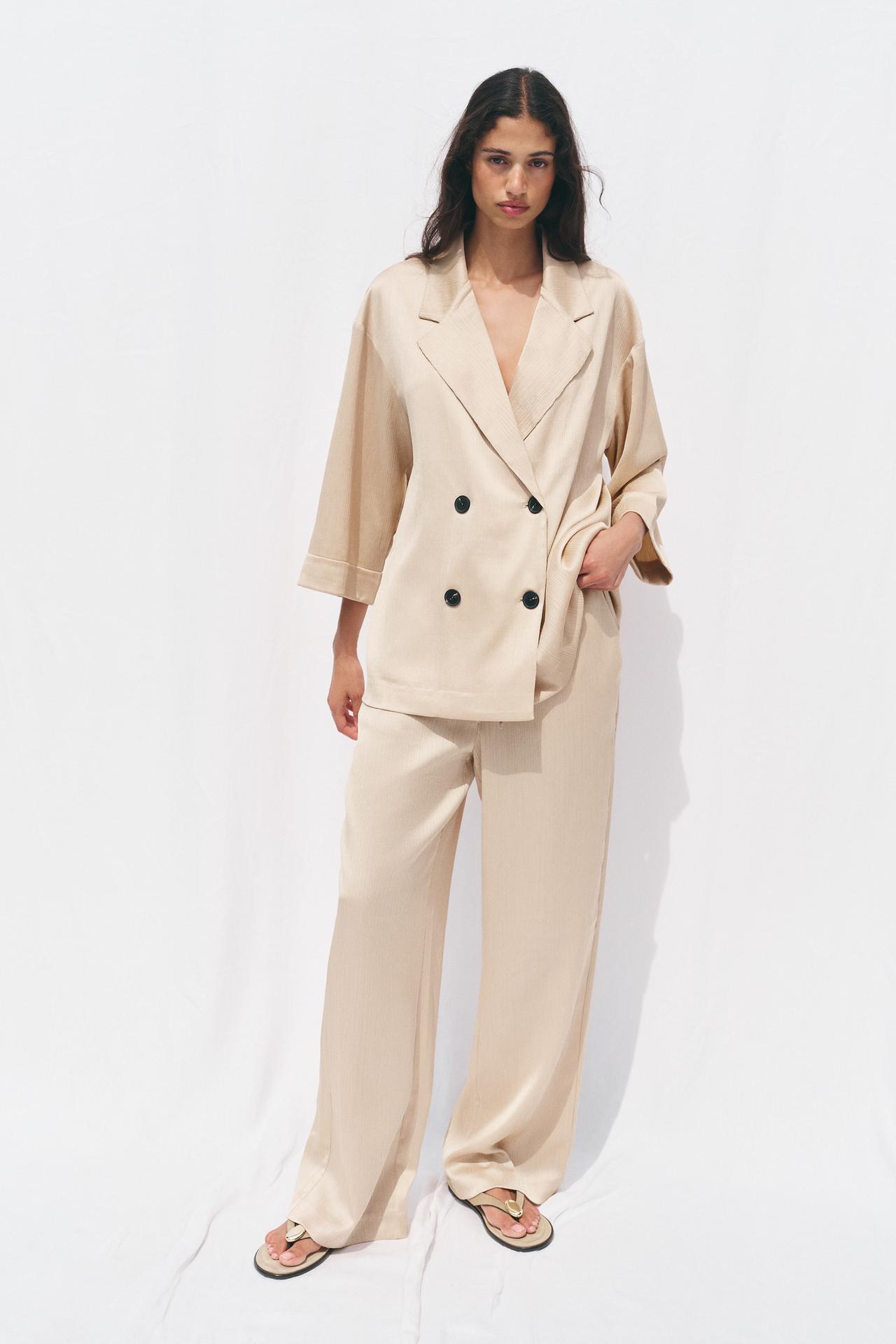 WEITE HOSE MIT FLUIDER SILHOUETTE IN BEIGE