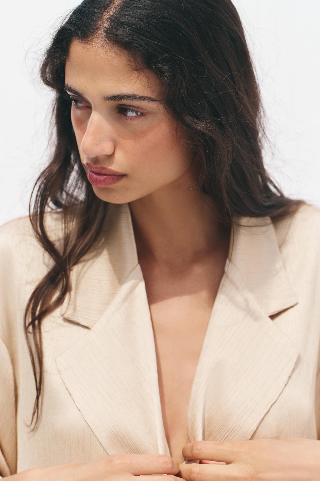 DOPPELREIHIGER BLAZER STRUKTURIERT IN BEIGE