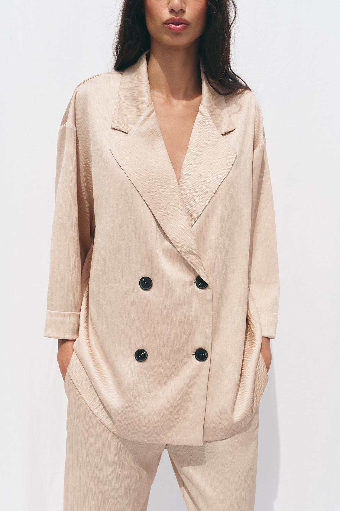 DOPPELREIHIGER BLAZER STRUKTURIERT IN BEIGE