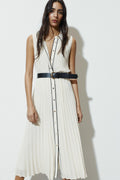 Robe midi plissée avec ceinture