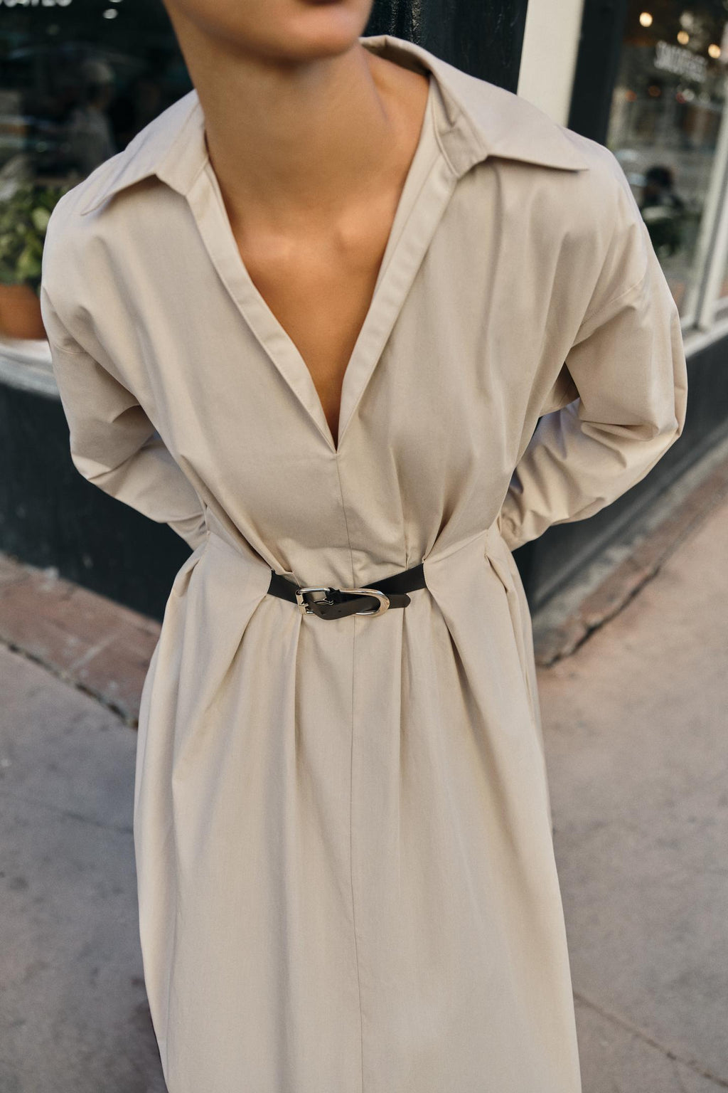 ROBE MI-LONGUE AVEC CEINTURE
