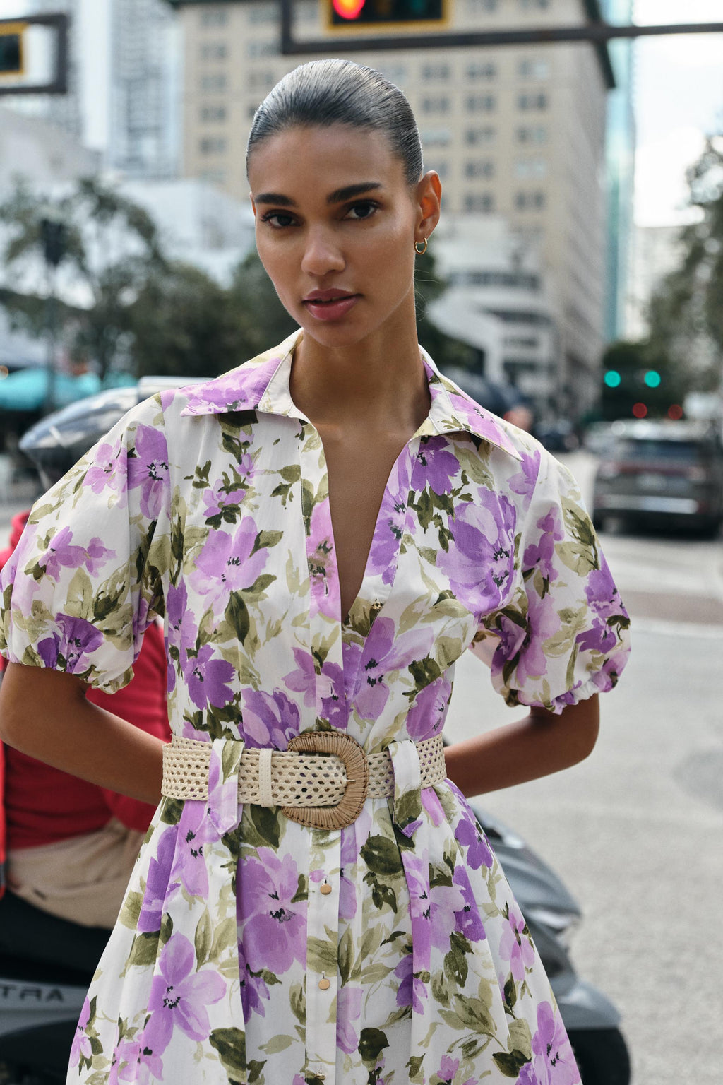 Robe mi-longue avec ceinture à imprimé fleuri