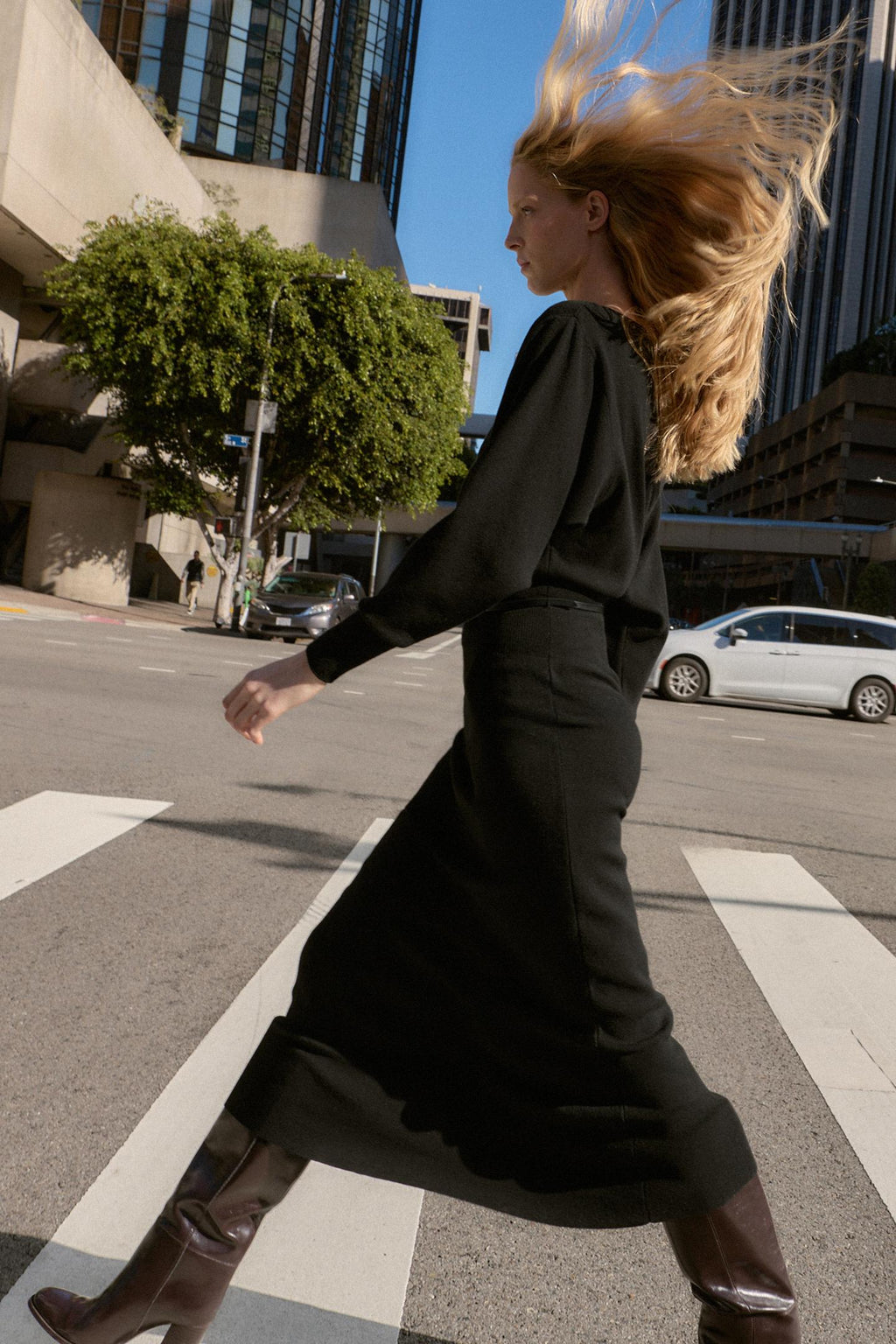 ROBE MI-LONGUE AVEC CEINTURE