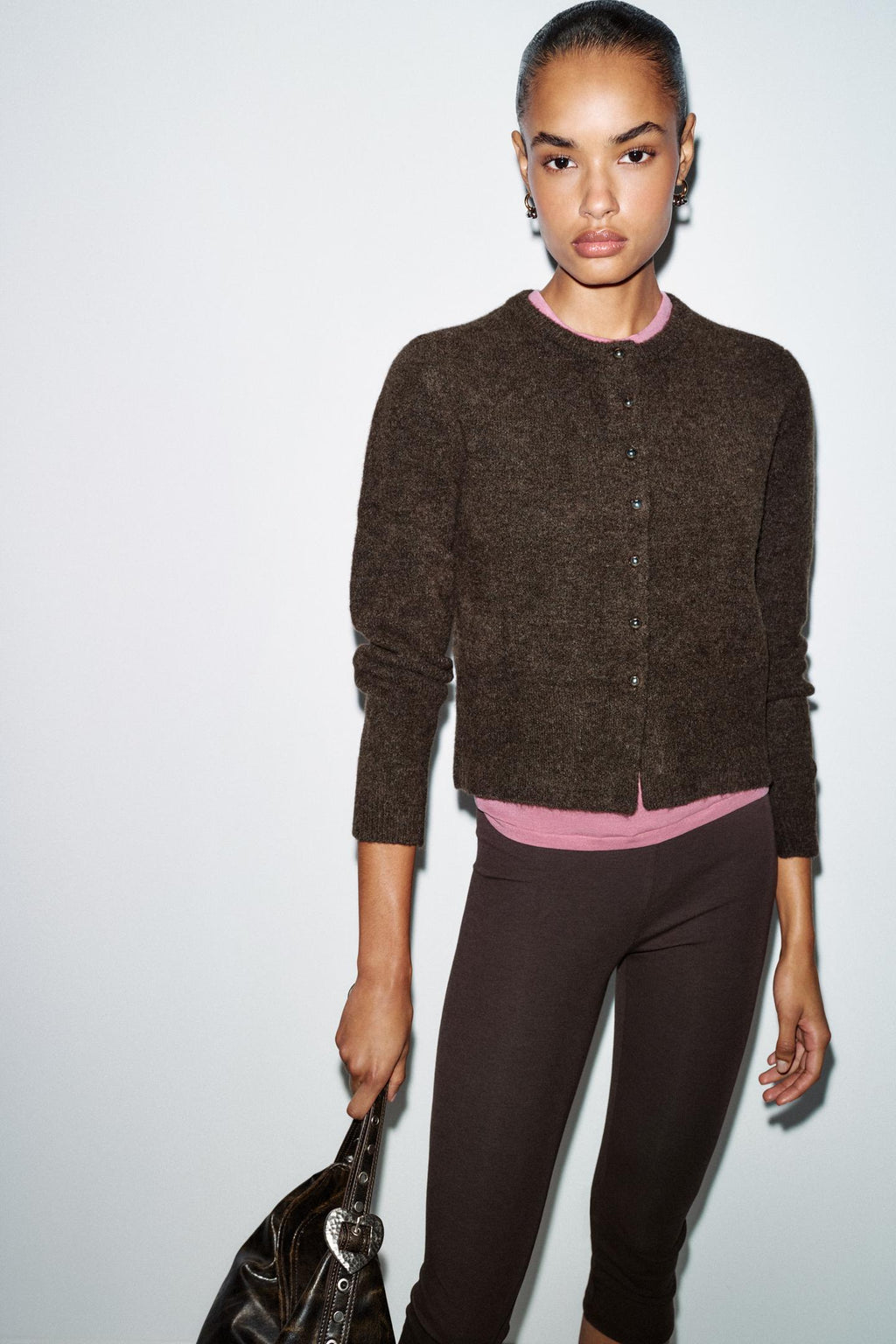 GILET EN MAILLE AVEC BOUTONS BOULES