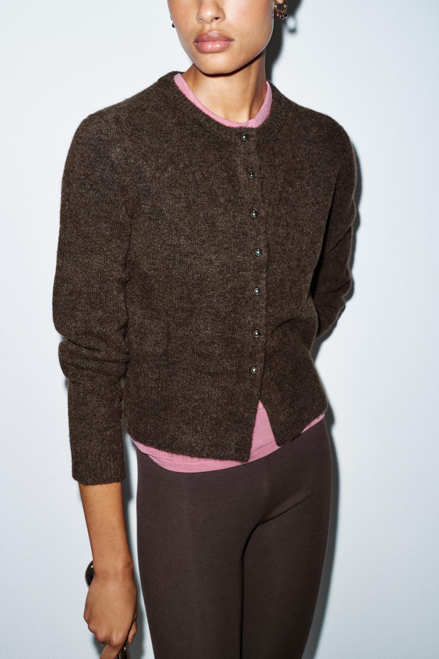 GILET EN MAILLE AVEC BOUTONS BOULES