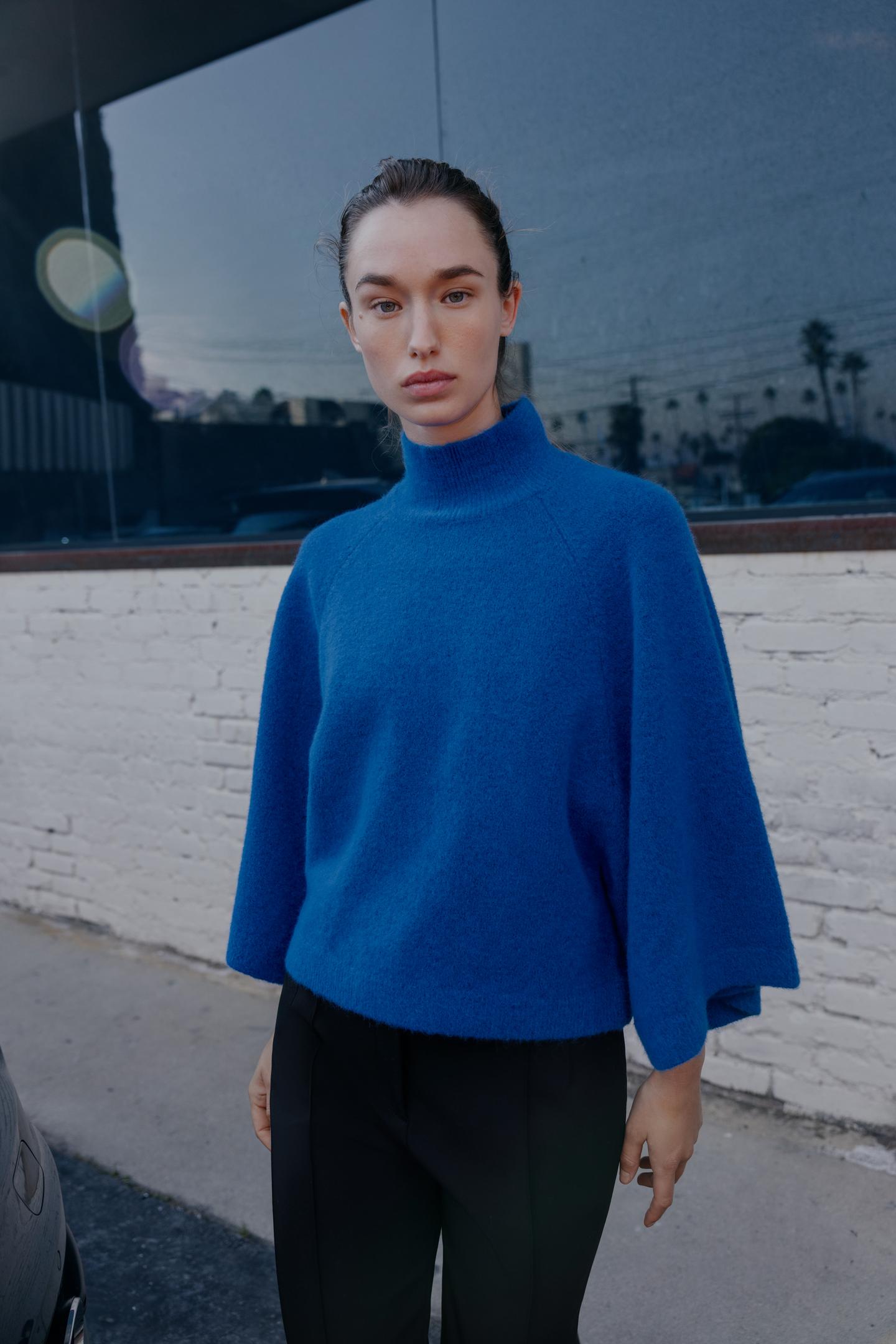 PULL EN MAILLE À MANCHES LARGES