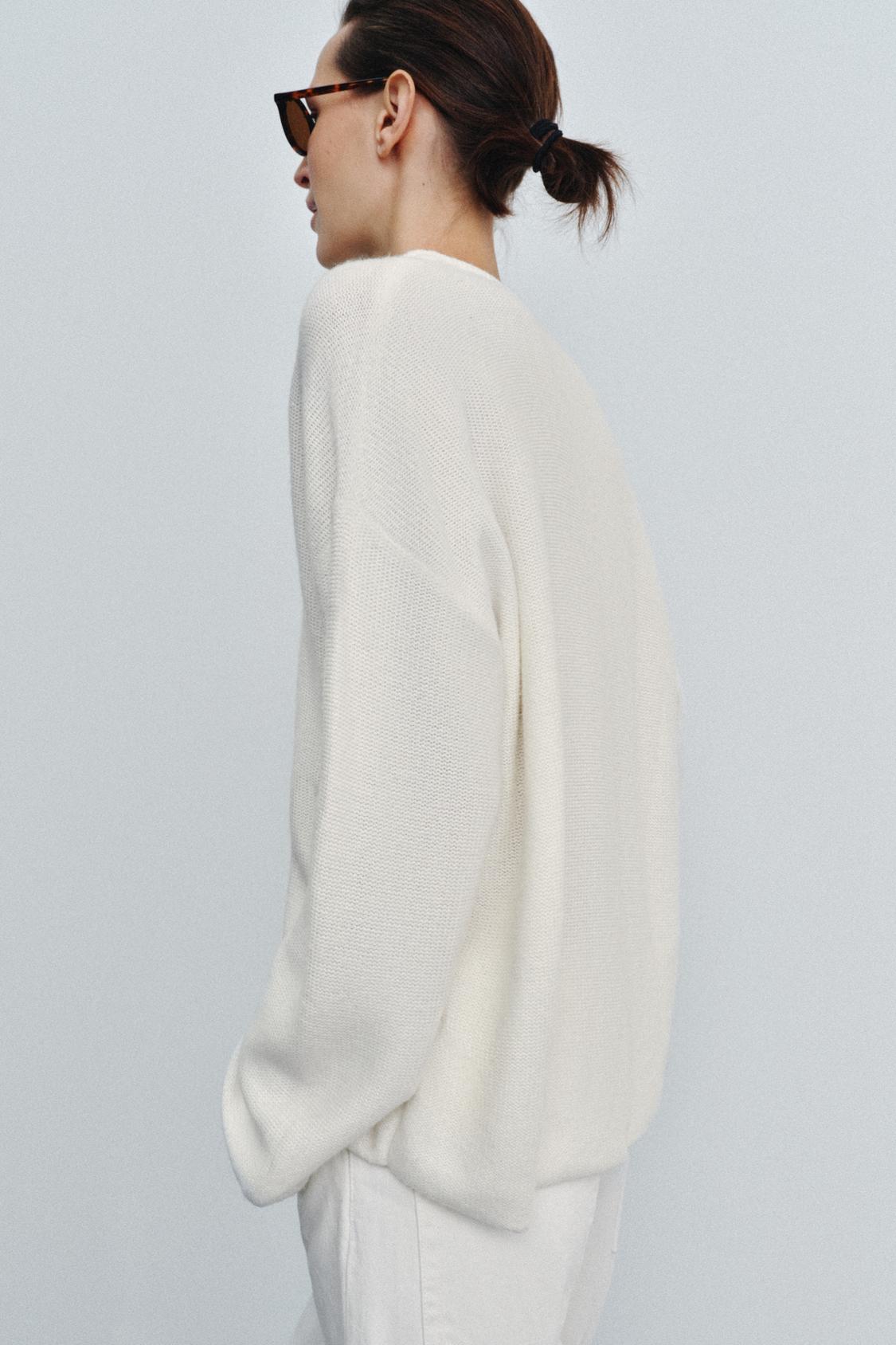 PULL EN MAILLE À DÉCOLLETÉ ARRONDIE