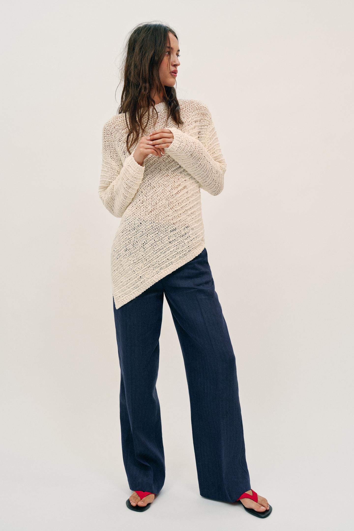 PULL OVERSIZE EN MAILLE ASYMÉTRIQUE