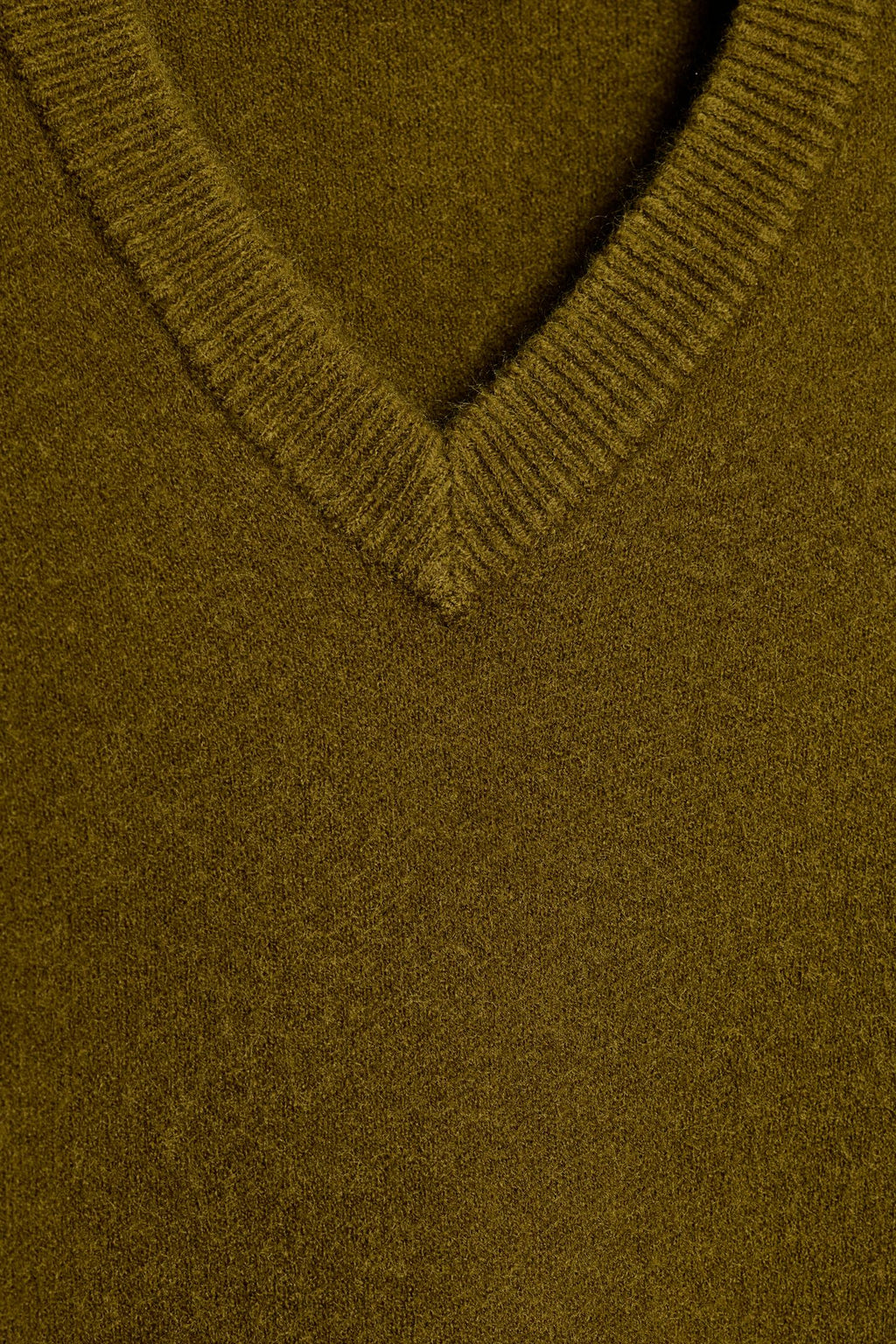 PULL EN MAILLE UNIE COL EN V