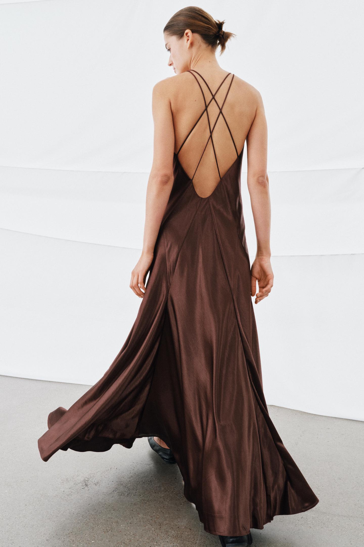 ROBE LONGUE SATINÉE AVEC VOLUME