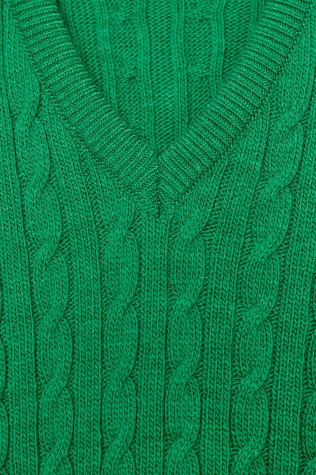 PULL EN V EN MAILLE À TORSADES