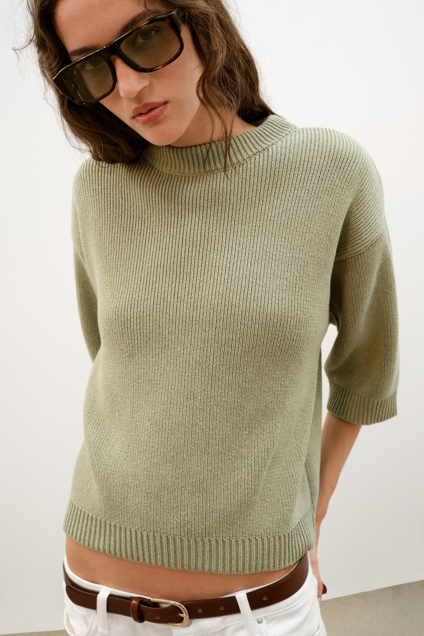 PULL EN MAILLE AVEC ÉPAULETTES