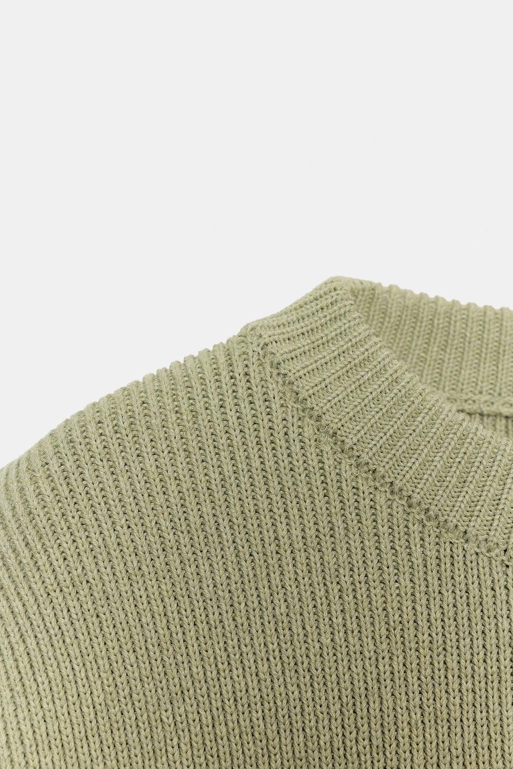 PULL EN MAILLE AVEC ÉPAULETTES
