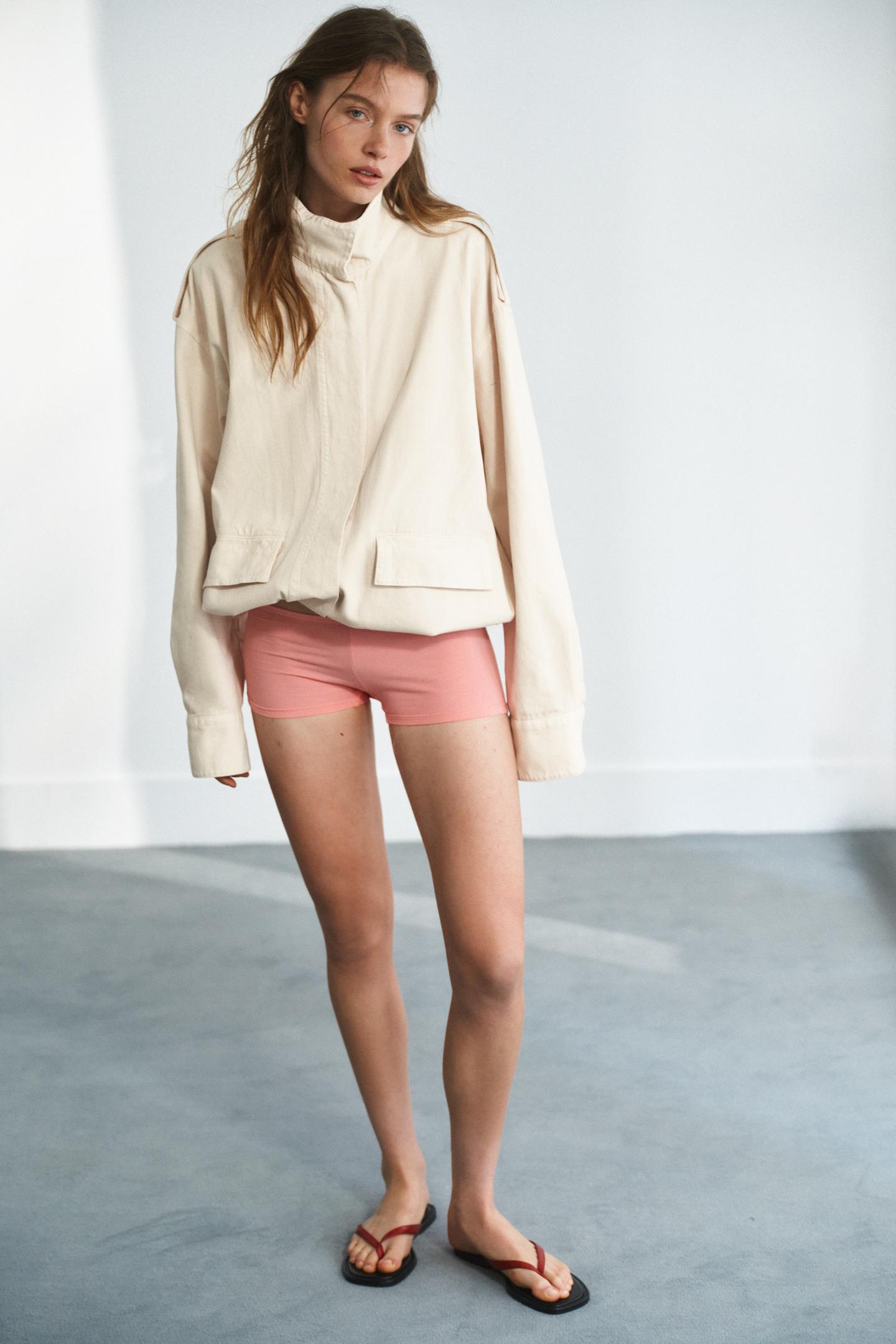 VESTE COL MONTANT