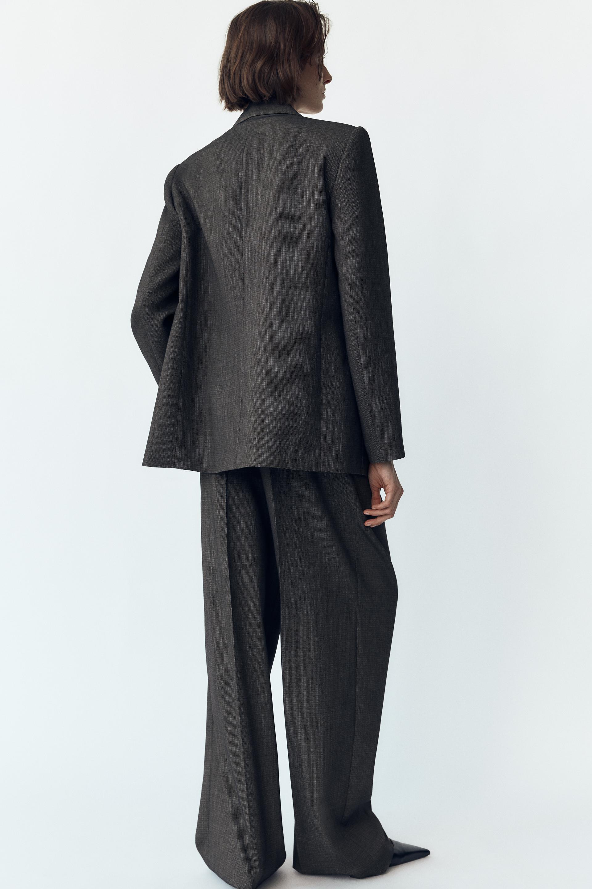 DOPPELREIHIGER BLAZER MIT SCHULTERPOLSTERN