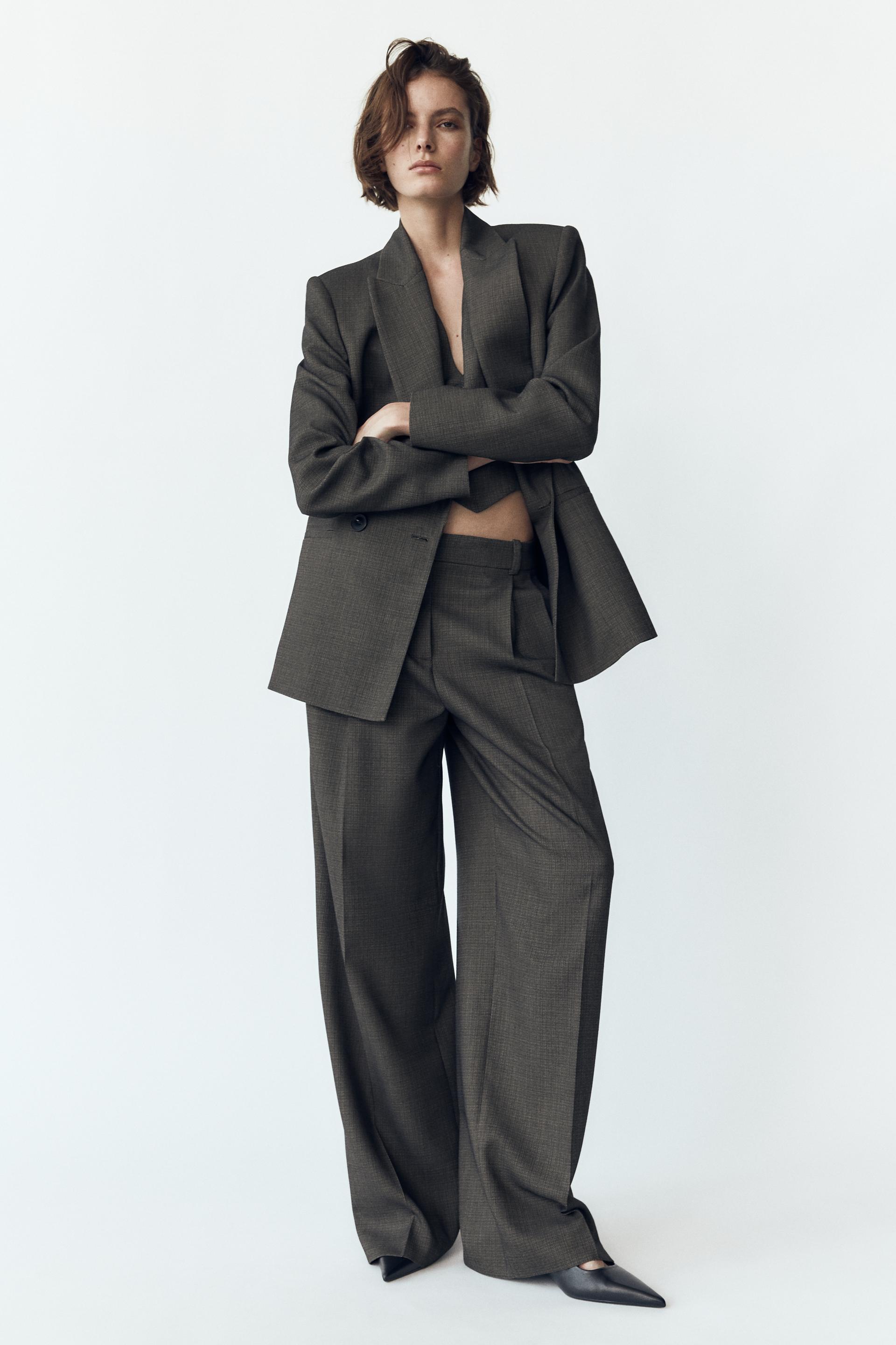 DOPPELREIHIGER BLAZER MIT SCHULTERPOLSTERN