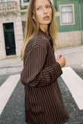 CHEMISE À RAYURES ET BOUCLES
