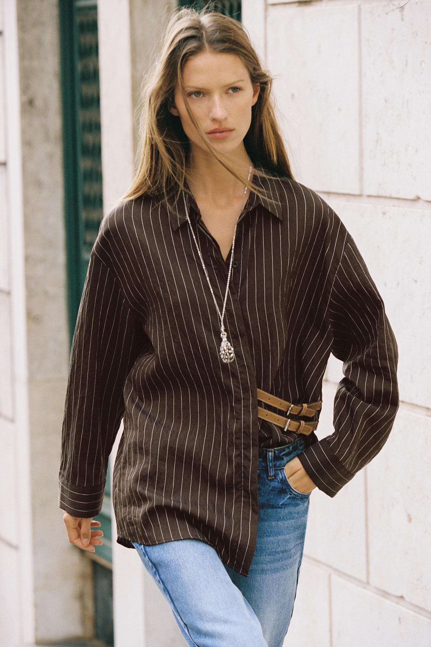 CHEMISE À RAYURES ET BOUCLES