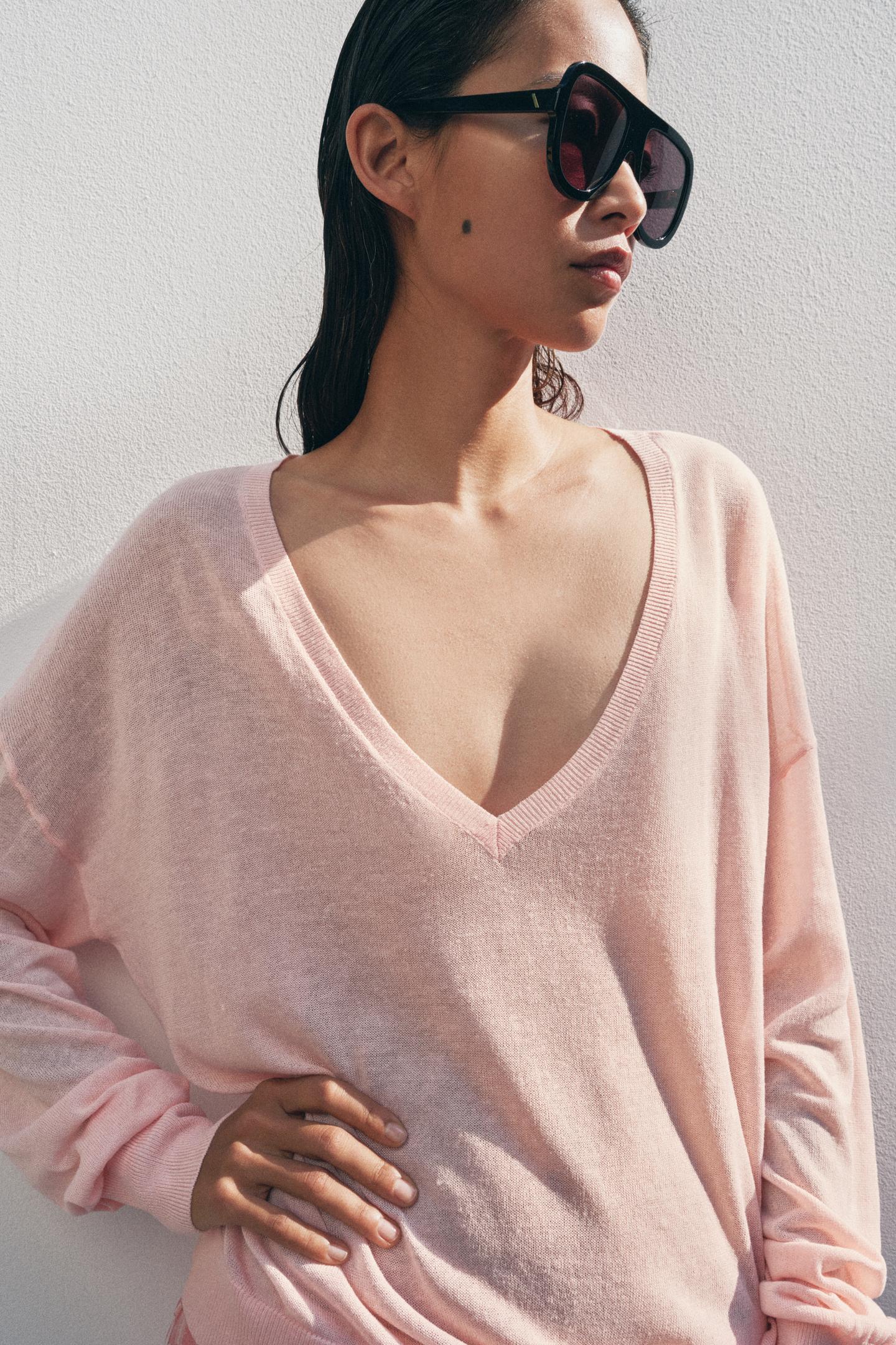 PULL EN MAILLE FINE COL EN V