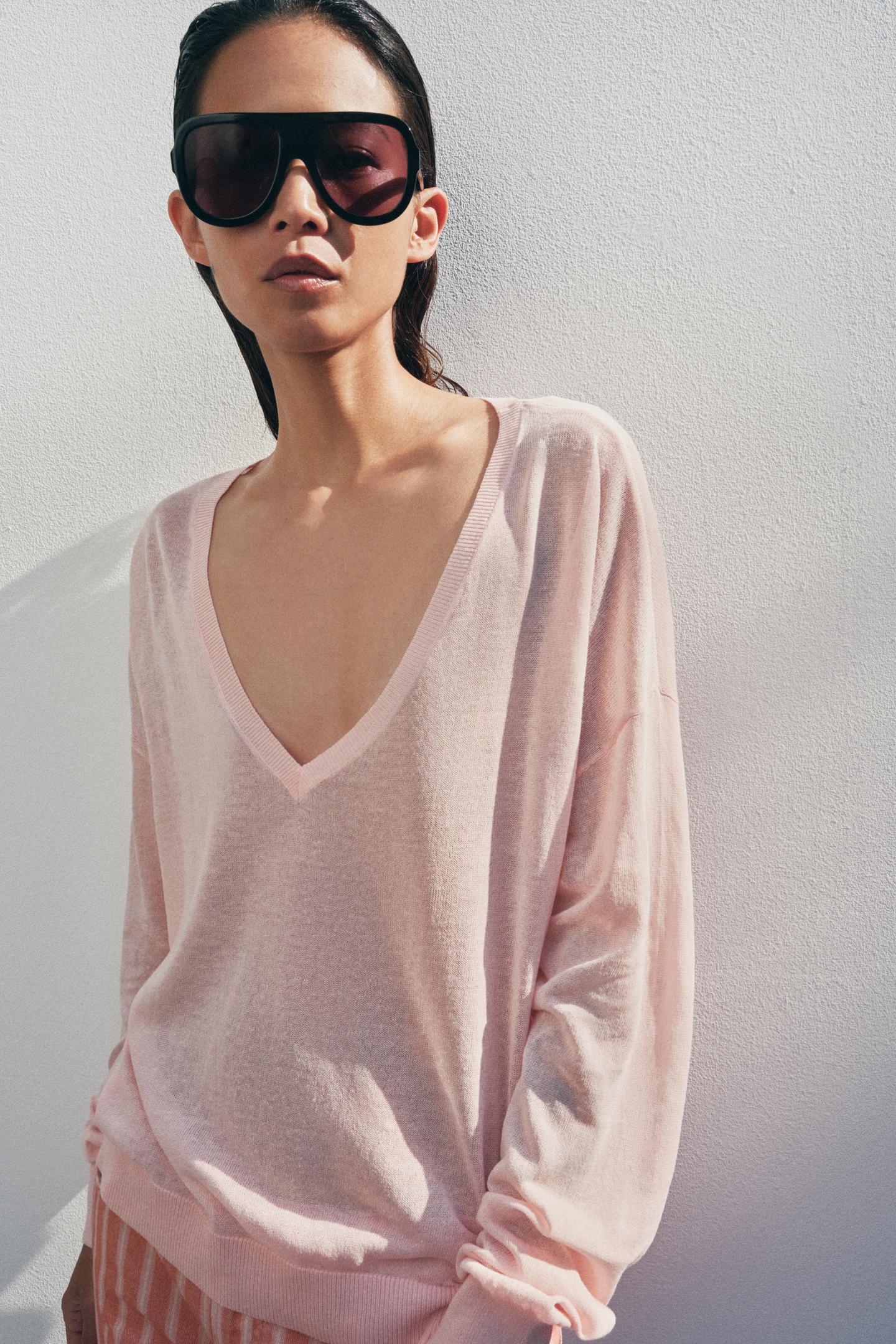 PULL EN MAILLE FINE COL EN V