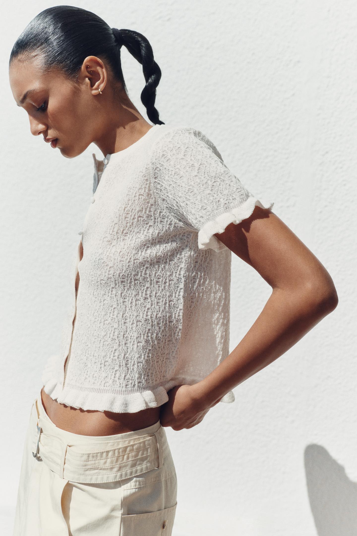 VESTE EN MAILLE STRUCTURÉE À VOLANTS