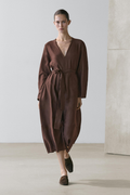 ROBE MIDI FLUIDE AVEC CEINTURE EN LIN