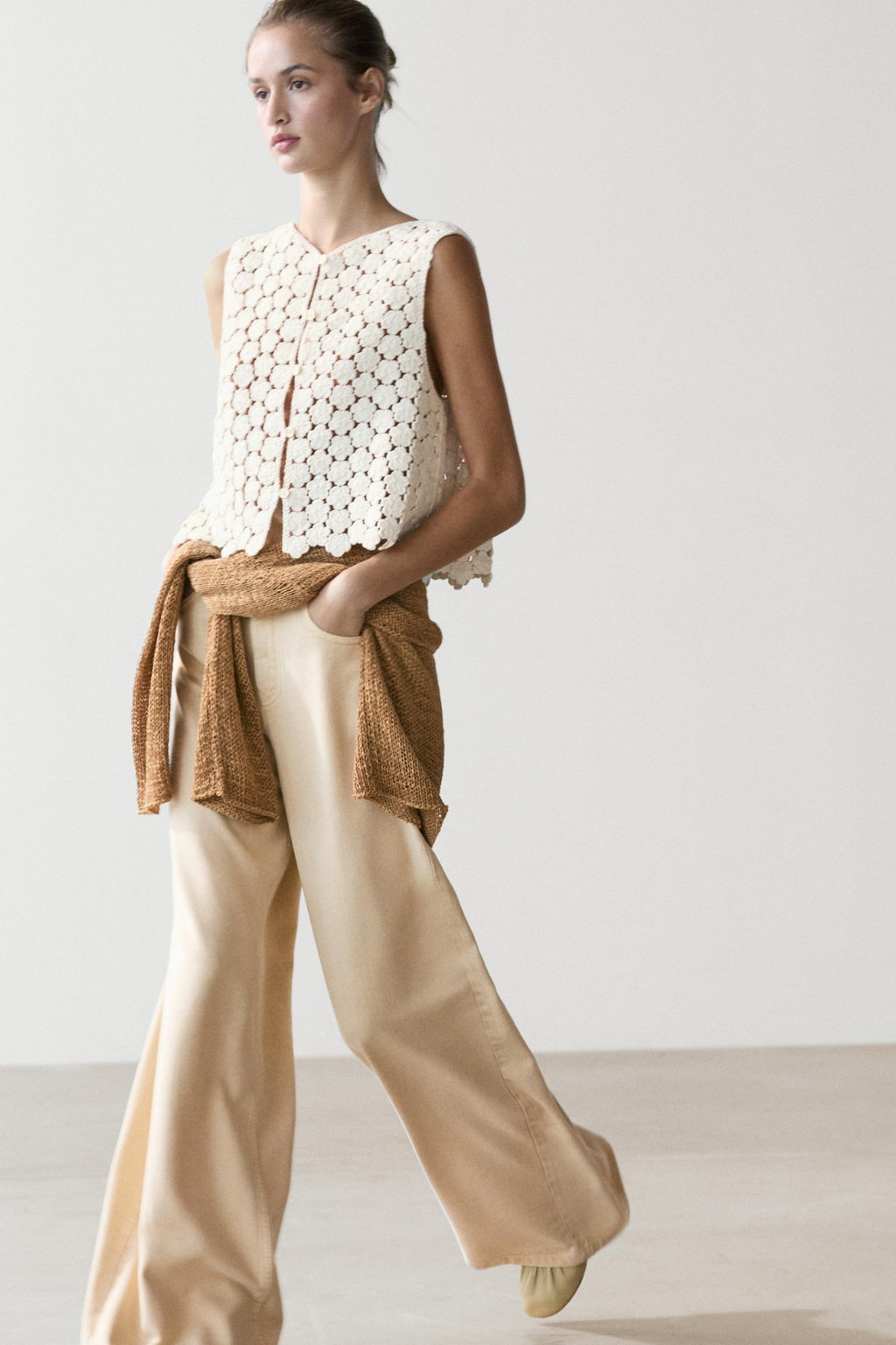 VESTE SANS MANCHES EN CROCHET À FLEURS EN COTON