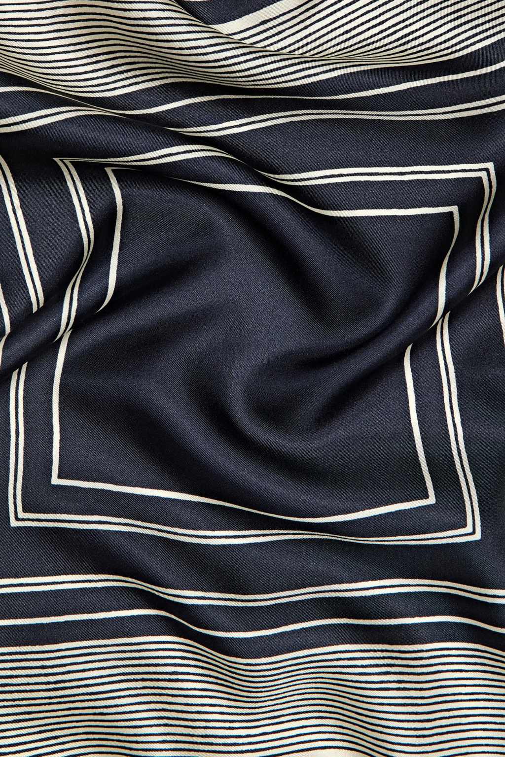 FOULARD À RAYURES 100 % SOIE